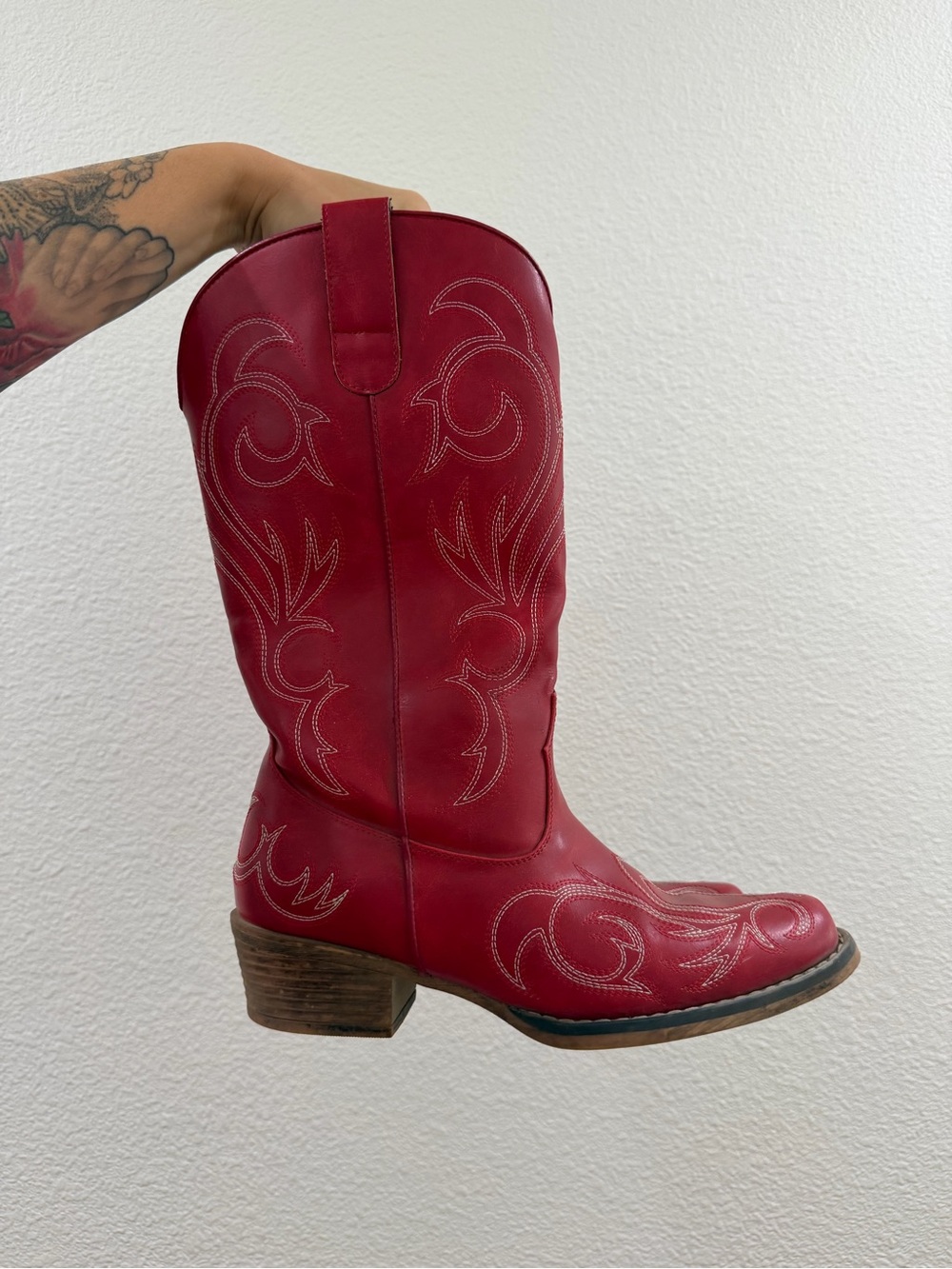 Women's Red Western Cowboy Boots - Picture 2 of 5